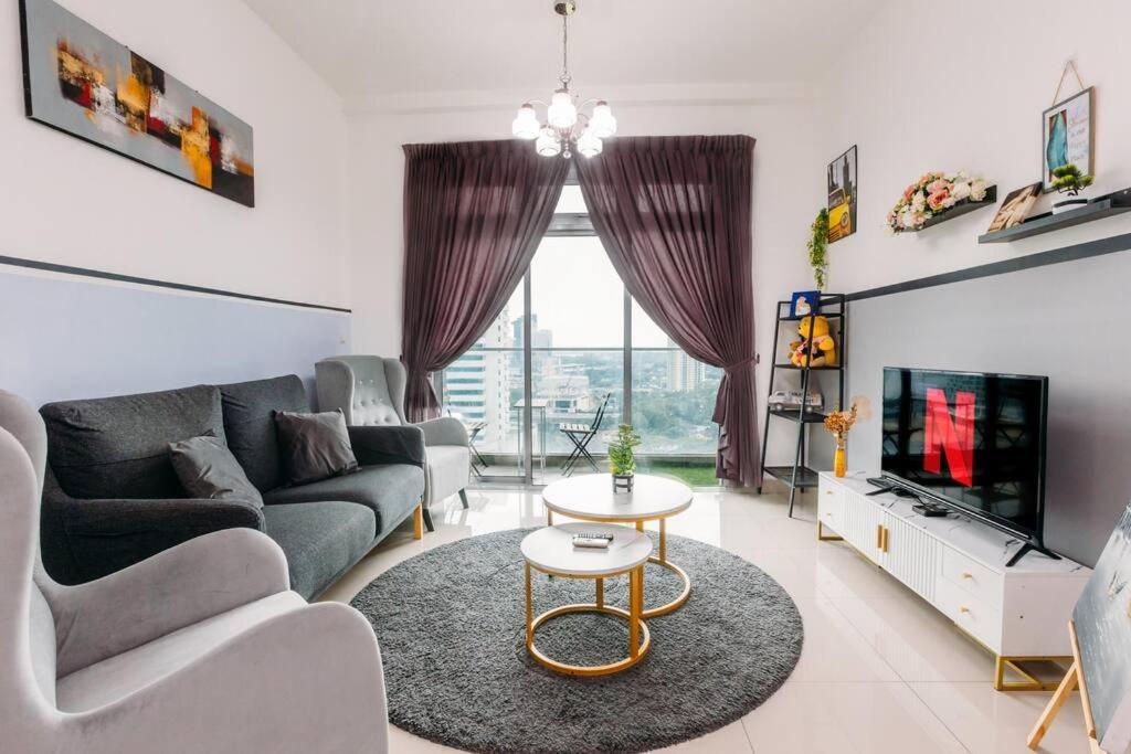 Twin Galaxy Ksl 6pax Cozy Netflix Johor Bahru